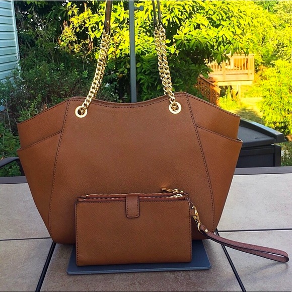 NWT Michael Kors Jet Set Chain Tote & Wristlet - Picture 3 of 6